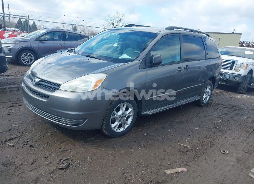 Photo 2 of 2004 Toyota Sienna LE (VIN 5TDBA23C94S023108)