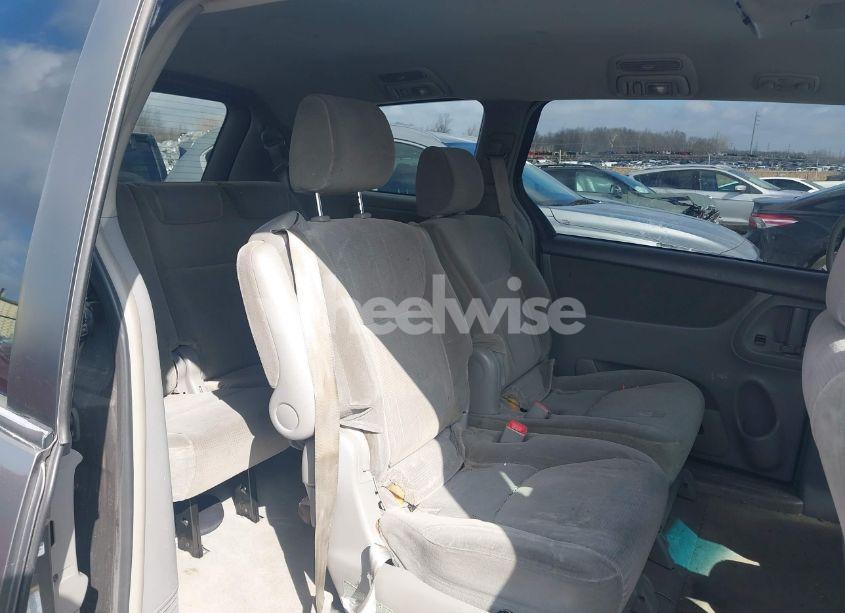 Photo 8 of 2004 Toyota Sienna LE (VIN 5TDBA23C94S023108)