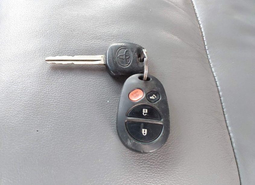 Photo 11 of 2005 Toyota Sienna LE (VIN 5TDBA23C95S044431)