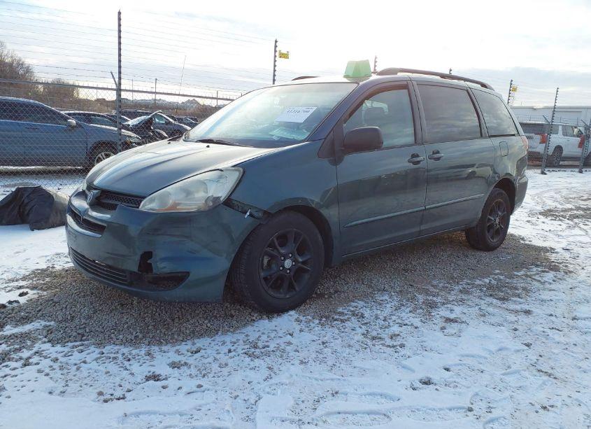 Photo 2 of 2005 Toyota Sienna LE (VIN 5TDBA23C95S044431)