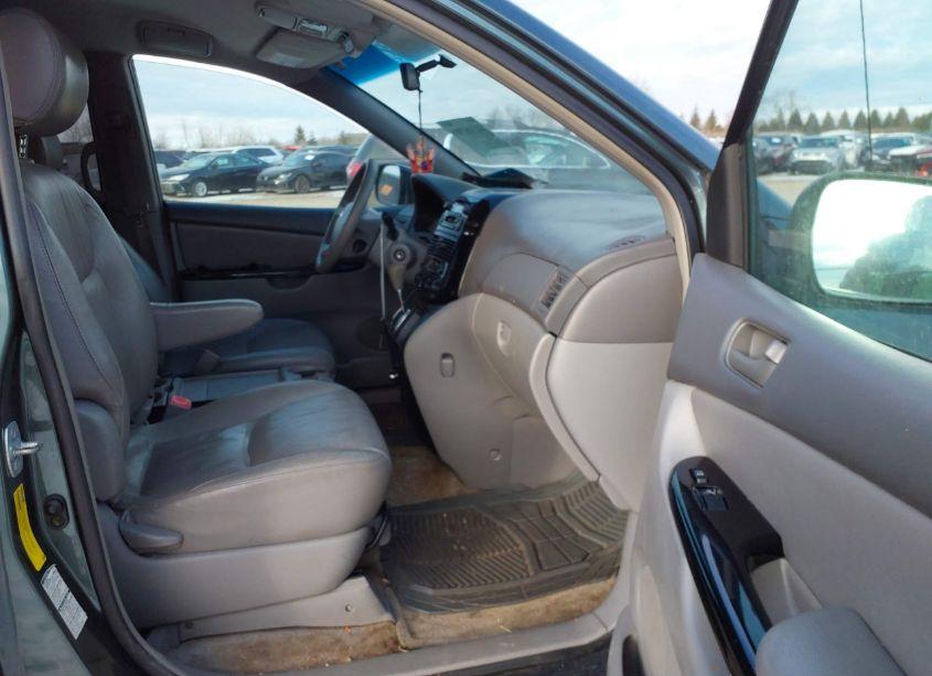 Photo 5 of 2005 Toyota Sienna LE (VIN 5TDBA23C95S044431)