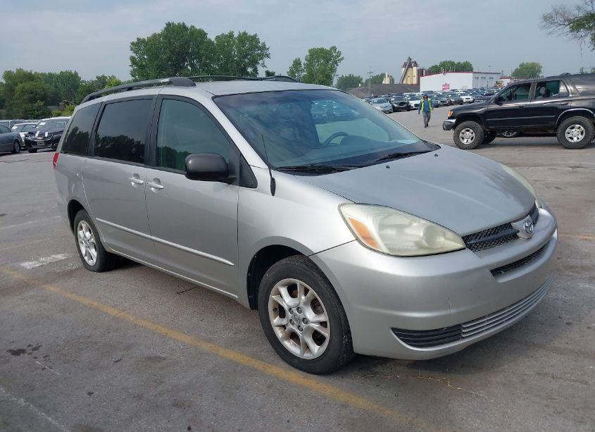 2004 Toyota Sienna LE (VIN 5TDBA23CX4S004549) main photo