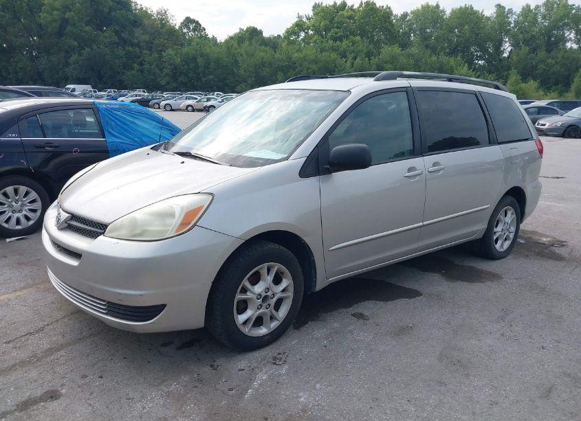 Photo 2 of 2004 Toyota Sienna LE (VIN 5TDBA23CX4S004549)