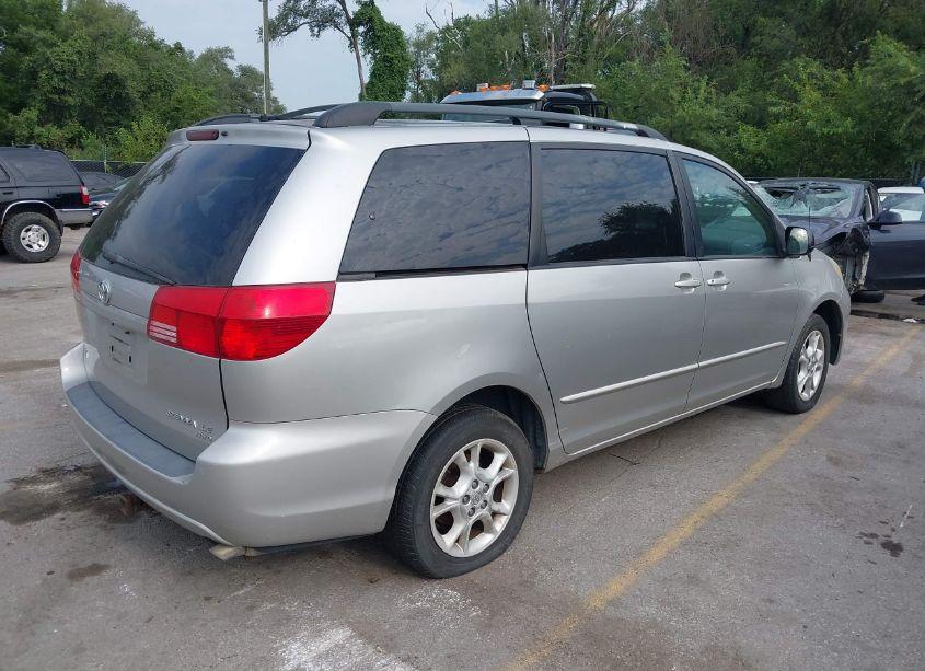 Photo 4 of 2004 Toyota Sienna LE (VIN 5TDBA23CX4S004549)