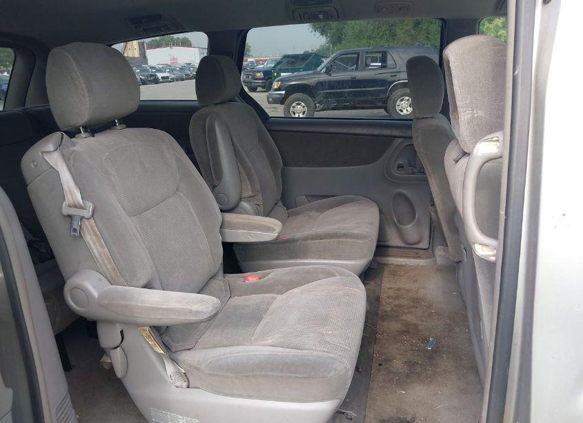 Photo 8 of 2004 Toyota Sienna LE (VIN 5TDBA23CX4S004549)