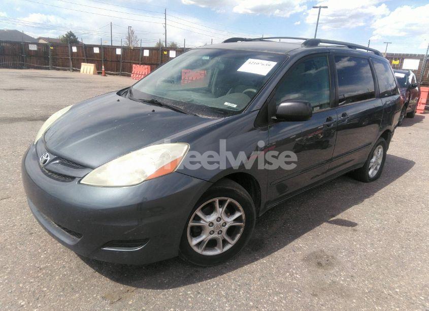 Photo 2 of 2006 Toyota Sienna LE (VIN 5TDBA23CX6S072952)