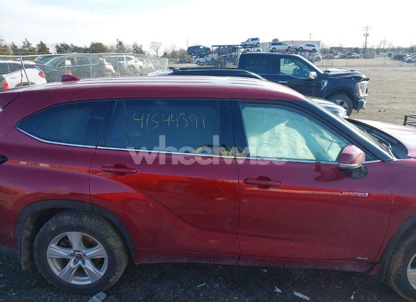 Photo 13 of 2021 Toyota Highlander HYBRID LE (VIN 5TDBBRCH0MS034628)
