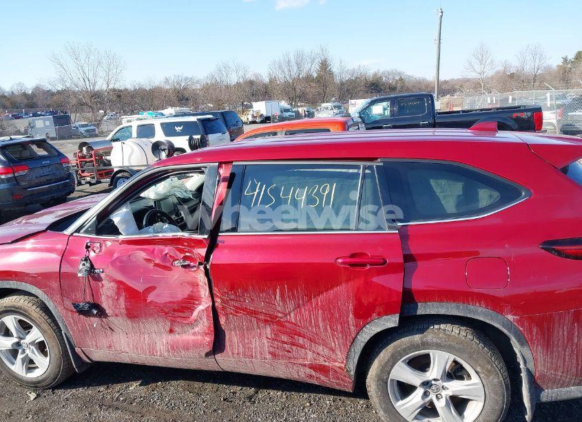 Photo 14 of 2021 Toyota Highlander HYBRID LE (VIN 5TDBBRCH0MS034628)