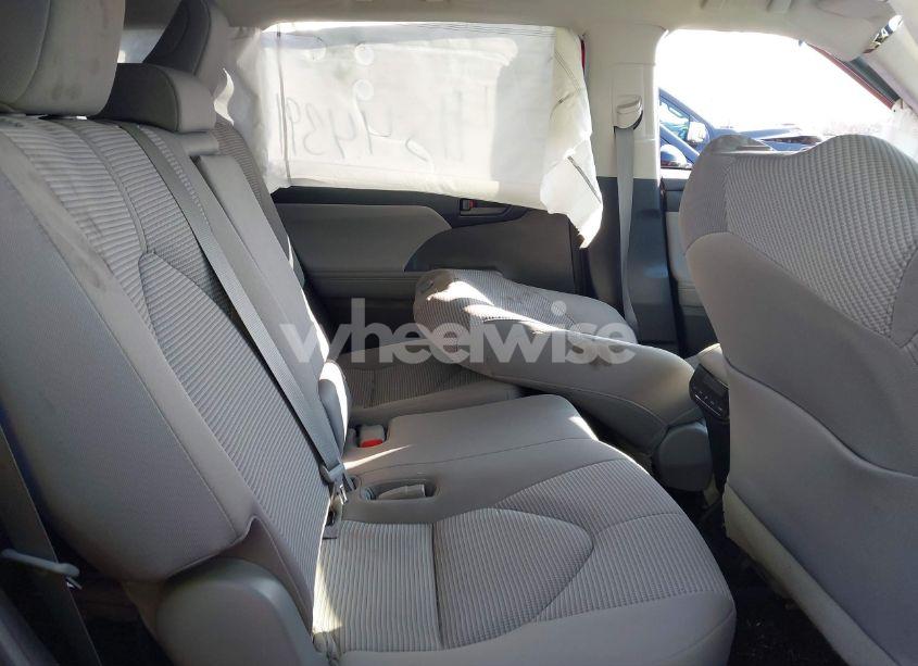 Photo 8 of 2021 Toyota Highlander HYBRID LE (VIN 5TDBBRCH0MS034628)