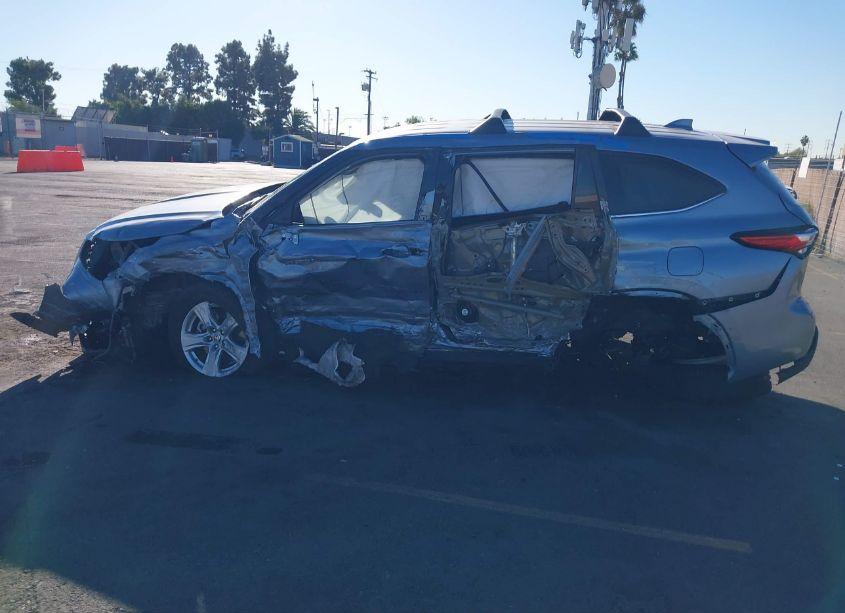 Photo 14 of 2020 Toyota Highlander HYBRID LE (VIN 5TDBBRCH3LS004425)