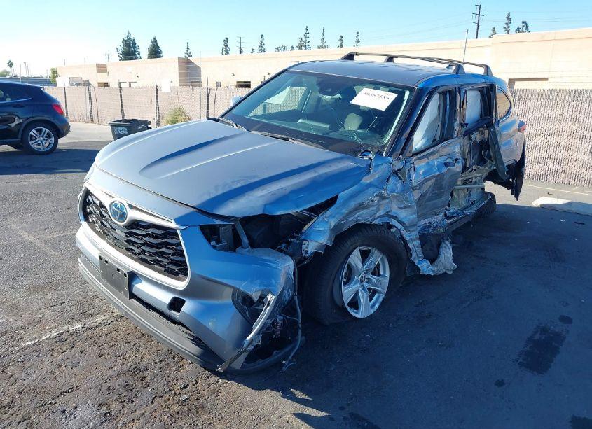 Photo 2 of 2020 Toyota Highlander HYBRID LE (VIN 5TDBBRCH3LS004425)