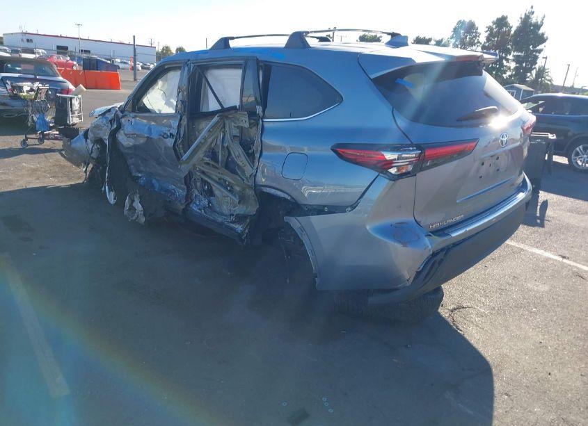 Photo 3 of 2020 Toyota Highlander HYBRID LE (VIN 5TDBBRCH3LS004425)
