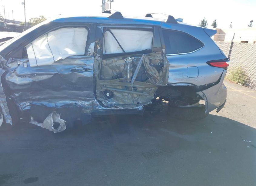 Photo 6 of 2020 Toyota Highlander HYBRID LE (VIN 5TDBBRCH3LS004425)