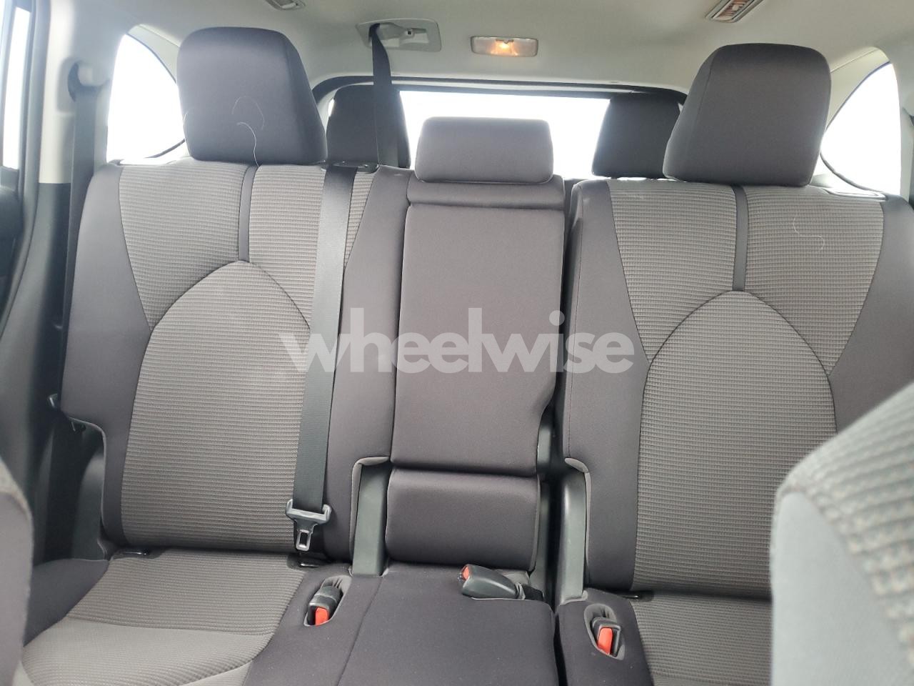 Photo 10 of 2020 TOYOTA HIGHLANDER HYBRID LE (VIN 5TDBBRCH4LS508241)