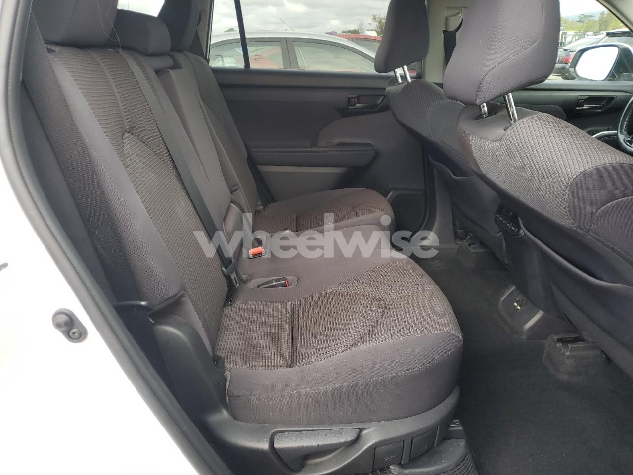 Photo 11 of 2020 TOYOTA HIGHLANDER HYBRID LE (VIN 5TDBBRCH4LS508241)