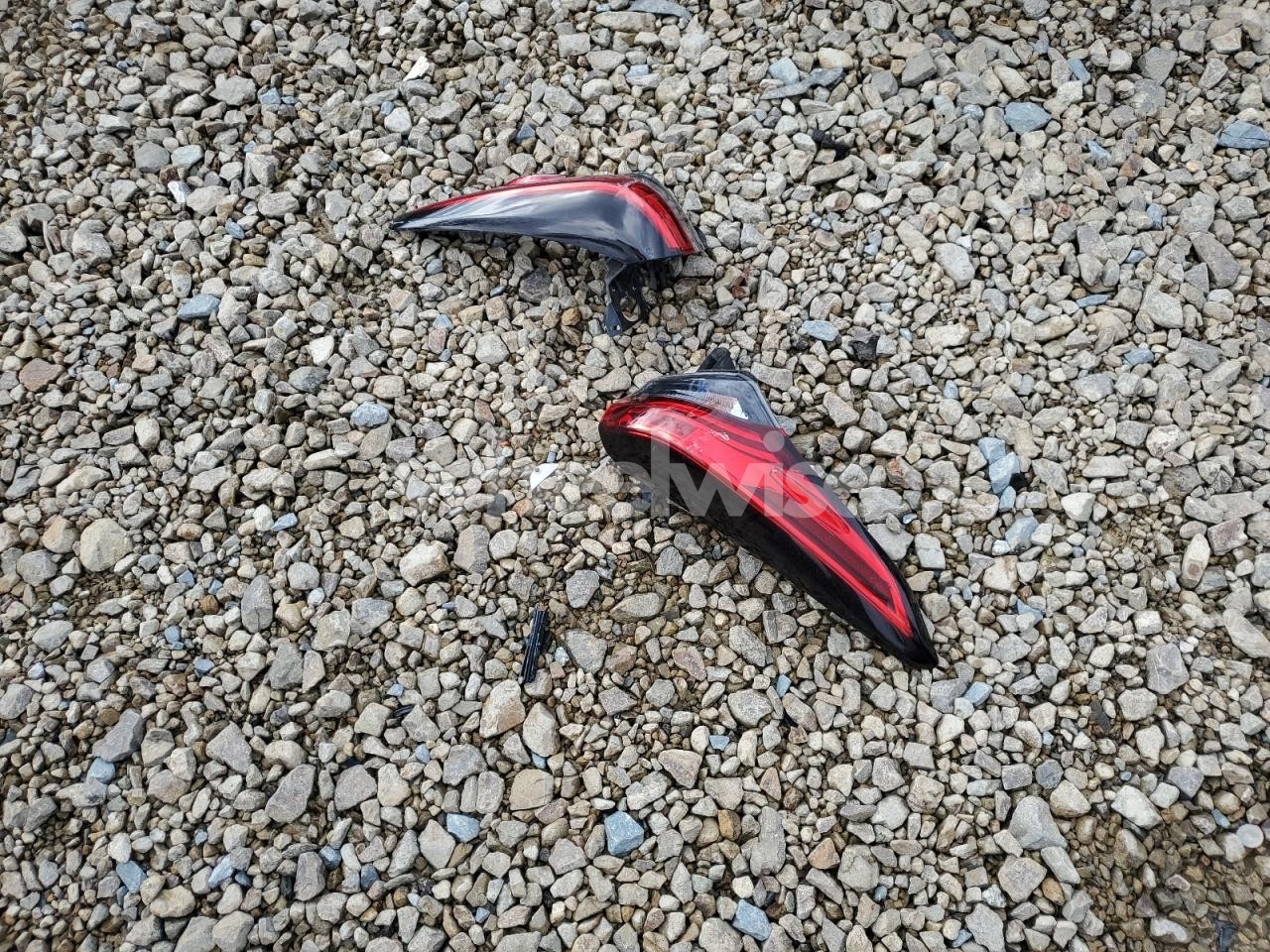 Photo 13 of 2020 TOYOTA HIGHLANDER HYBRID LE (VIN 5TDBBRCH4LS508241)