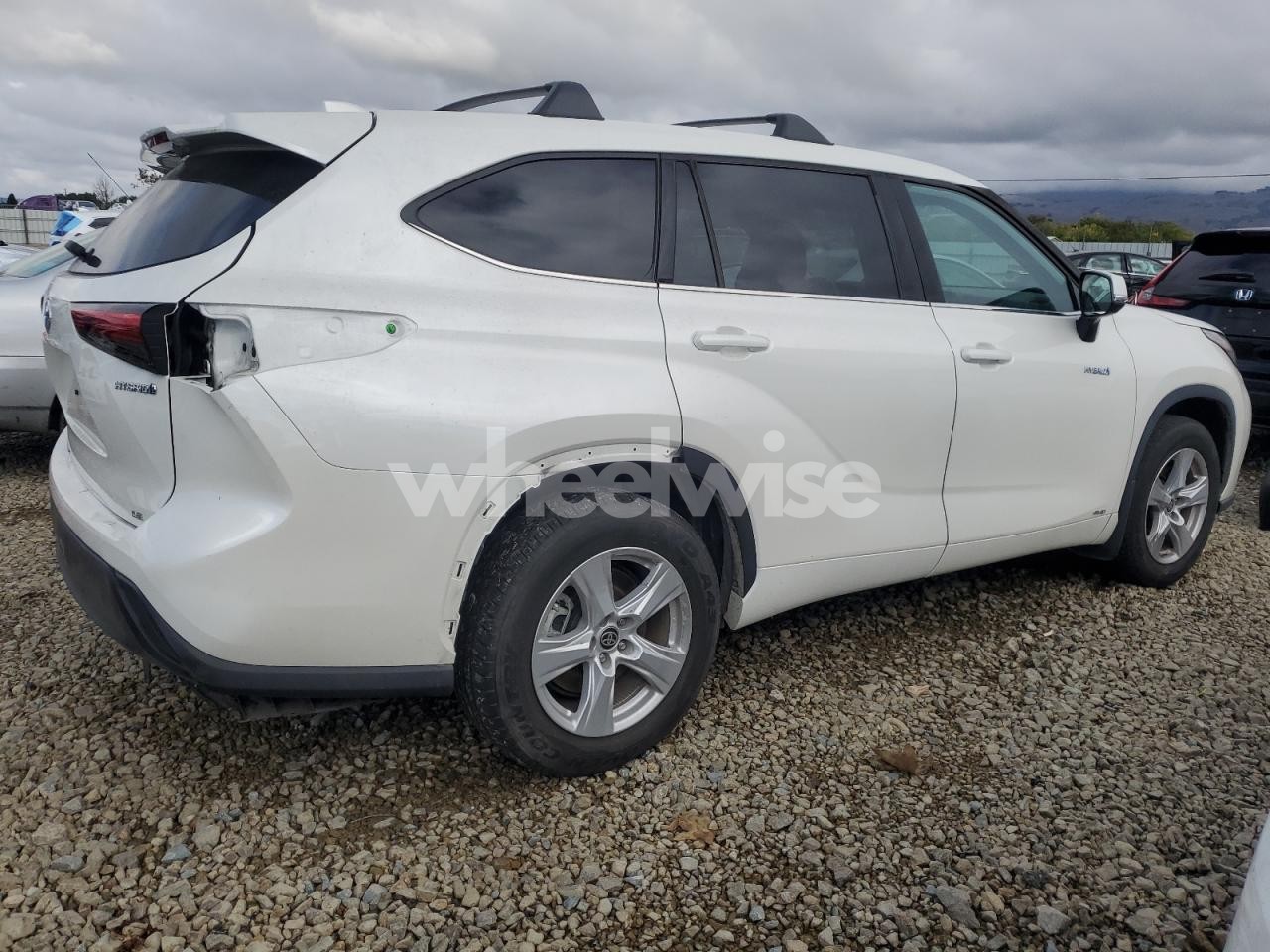 Photo 3 of 2020 TOYOTA HIGHLANDER HYBRID LE (VIN 5TDBBRCH4LS508241)