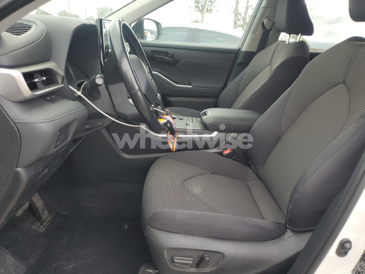 Photo 7 of 2020 TOYOTA HIGHLANDER HYBRID LE (VIN 5TDBBRCH4LS508241)