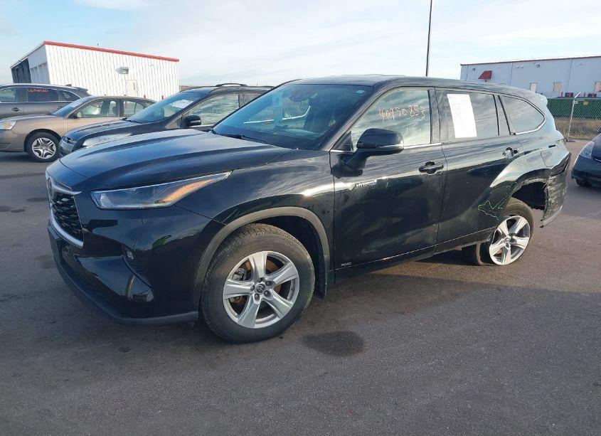 Photo 2 of 2021 Toyota Highlander HYBRID LE (VIN 5TDBBRCH4MS526210)