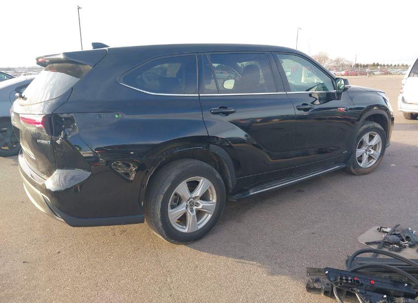 Photo 4 of 2021 Toyota Highlander HYBRID LE (VIN 5TDBBRCH4MS526210)
