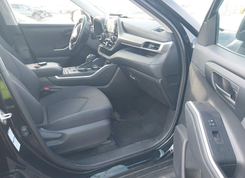 Photo 5 of 2021 Toyota Highlander HYBRID LE (VIN 5TDBBRCH4MS526210)