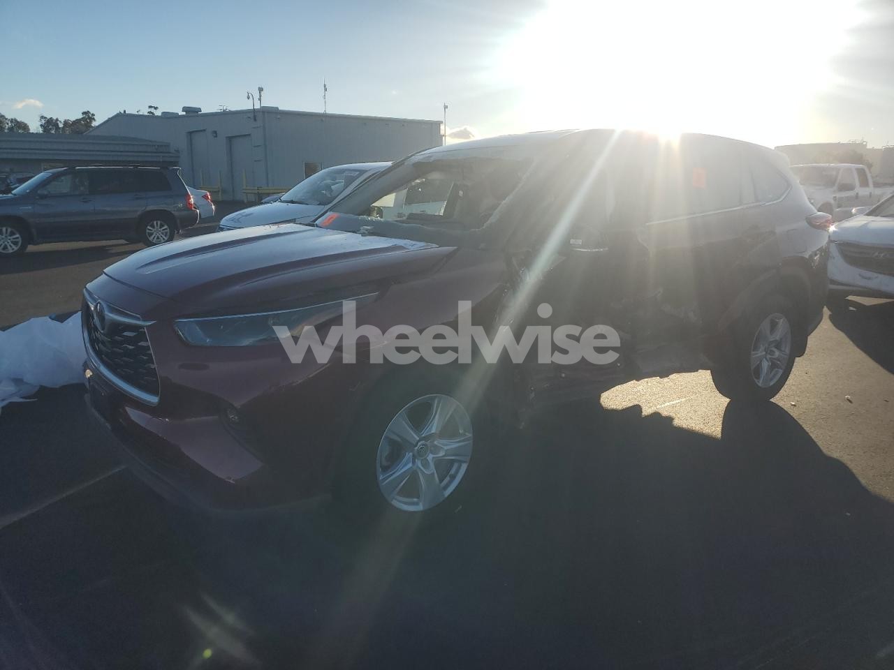 2022 TOYOTA HIGHLANDER HYBRID LE (VIN 5TDBBRCH4NS561024) main photo