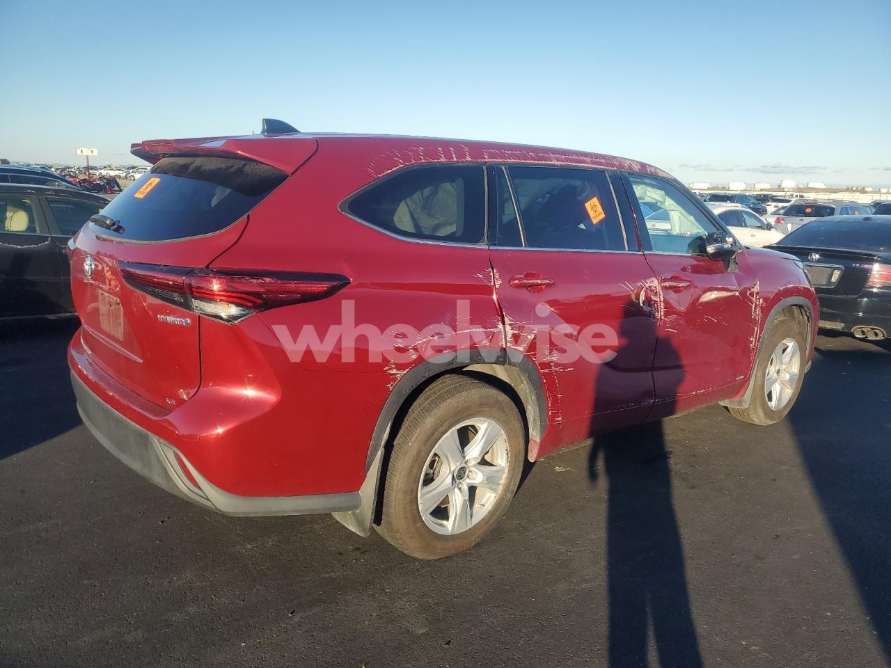 Photo 3 of 2022 TOYOTA HIGHLANDER HYBRID LE (VIN 5TDBBRCH4NS561024)
