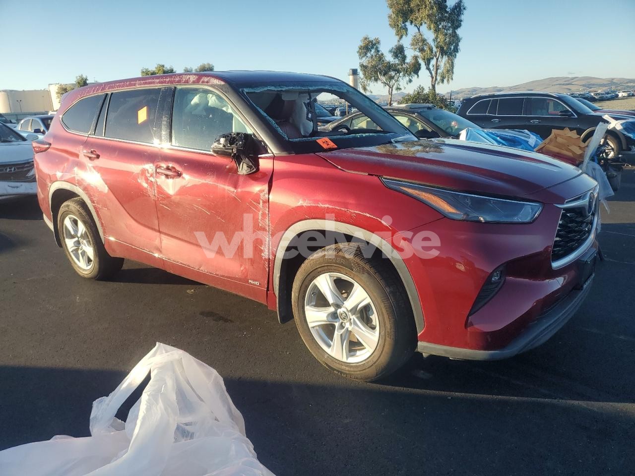 Photo 4 of 2022 TOYOTA HIGHLANDER HYBRID LE (VIN 5TDBBRCH4NS561024)