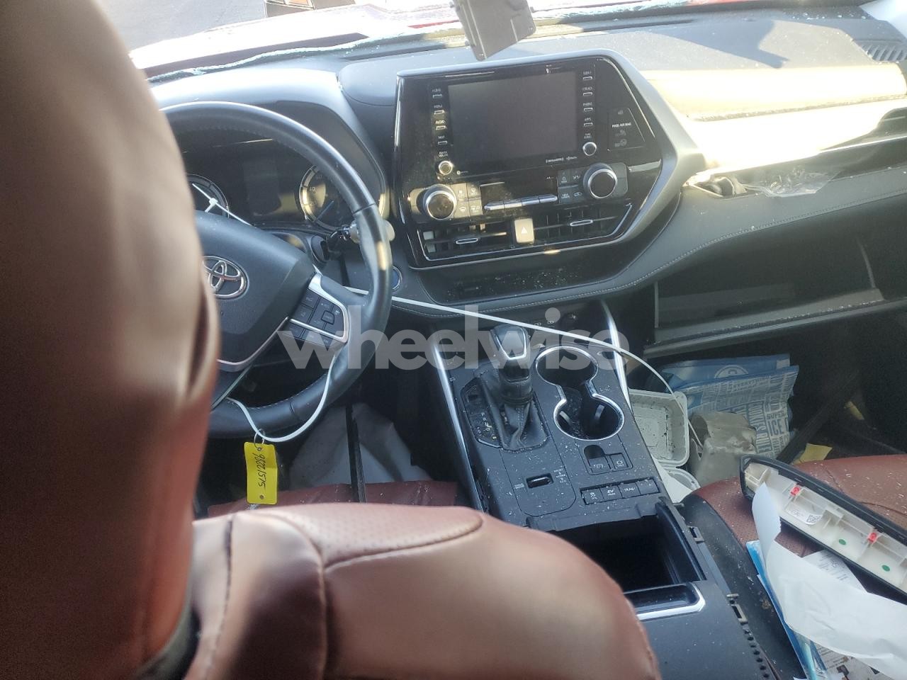 Photo 8 of 2022 TOYOTA HIGHLANDER HYBRID LE (VIN 5TDBBRCH4NS561024)