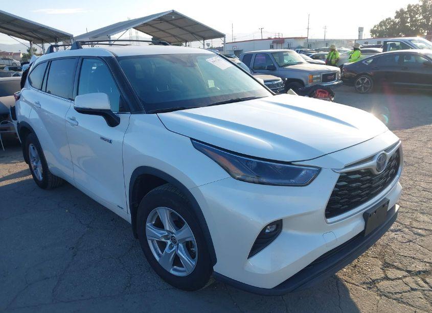 2021 Toyota Highlander HYBRID LE (VIN 5TDBBRCH5MS038805) main photo