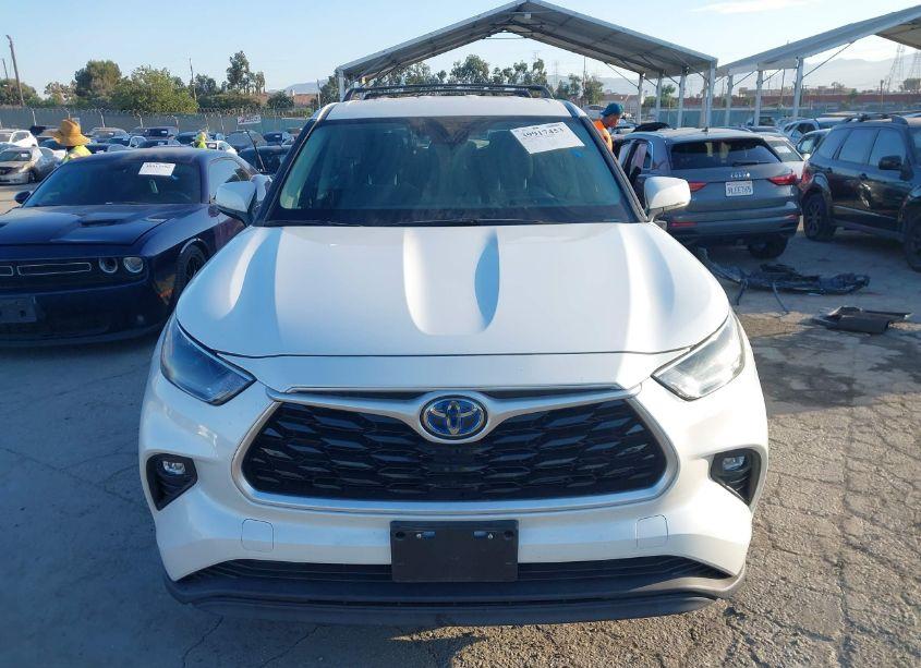Photo 12 of 2021 Toyota Highlander HYBRID LE (VIN 5TDBBRCH5MS038805)