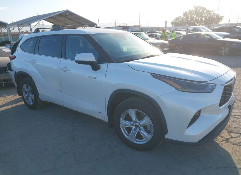 Photo 13 of 2021 Toyota Highlander HYBRID LE (VIN 5TDBBRCH5MS038805)