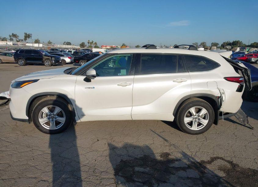 Photo 14 of 2021 Toyota Highlander HYBRID LE (VIN 5TDBBRCH5MS038805)