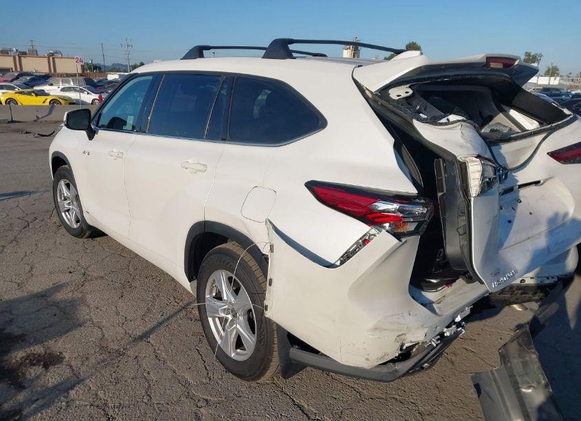 Photo 3 of 2021 Toyota Highlander HYBRID LE (VIN 5TDBBRCH5MS038805)