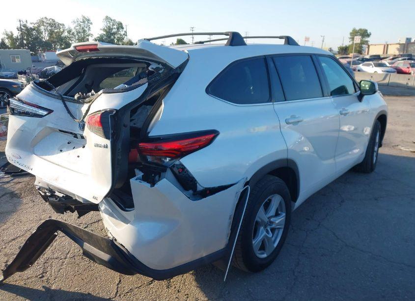 Photo 4 of 2021 Toyota Highlander HYBRID LE (VIN 5TDBBRCH5MS038805)