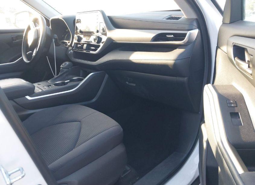 Photo 5 of 2021 Toyota Highlander HYBRID LE (VIN 5TDBBRCH5MS038805)