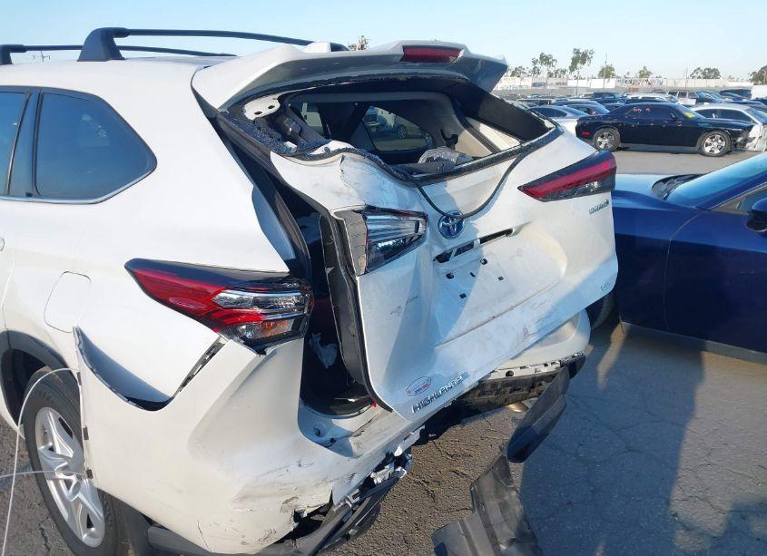 Photo 6 of 2021 Toyota Highlander HYBRID LE (VIN 5TDBBRCH5MS038805)