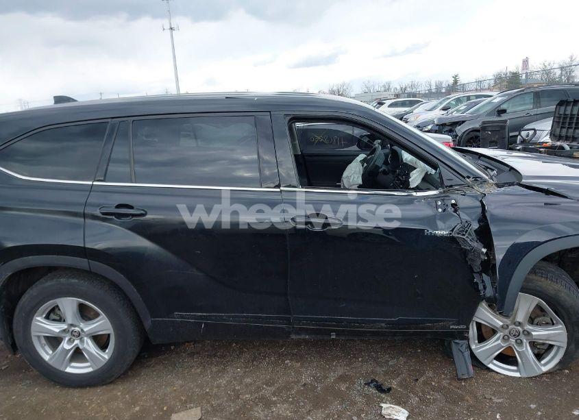 Photo 12 of 2021 Toyota Highlander HYBRID LE (VIN 5TDBBRCH6MS519338)
