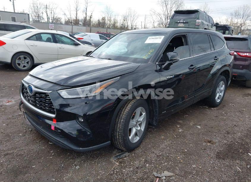 Photo 2 of 2021 Toyota Highlander HYBRID LE (VIN 5TDBBRCH6MS519338)