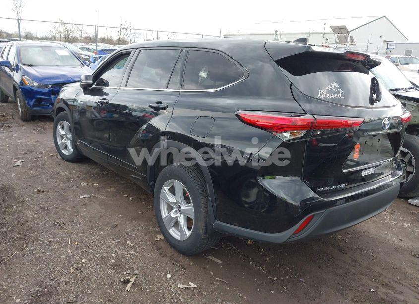 Photo 3 of 2021 Toyota Highlander HYBRID LE (VIN 5TDBBRCH6MS519338)