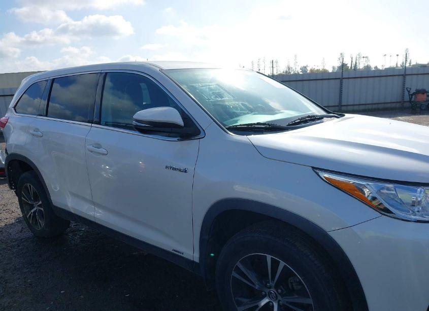 Photo 14 of 2019 Toyota Highlander HYBRID LE (VIN 5TDBGRFH1KS059144)