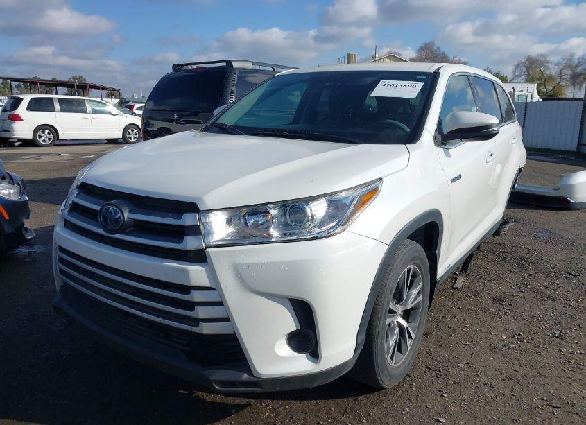 Photo 2 of 2019 Toyota Highlander HYBRID LE (VIN 5TDBGRFH1KS059144)