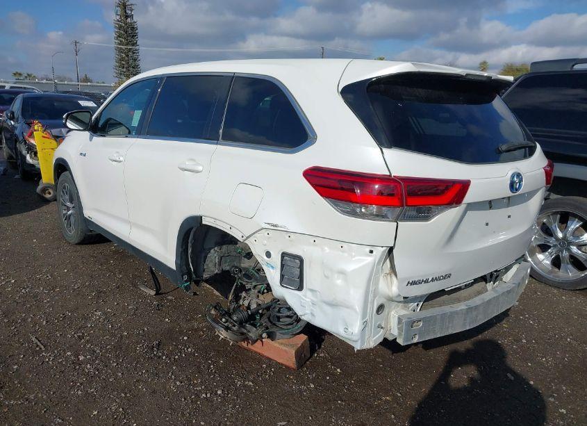 Photo 3 of 2019 Toyota Highlander HYBRID LE (VIN 5TDBGRFH1KS059144)