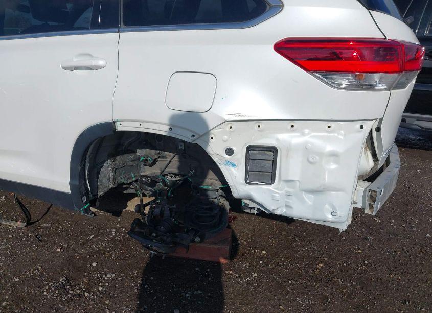 Photo 6 of 2019 Toyota Highlander HYBRID LE (VIN 5TDBGRFH1KS059144)