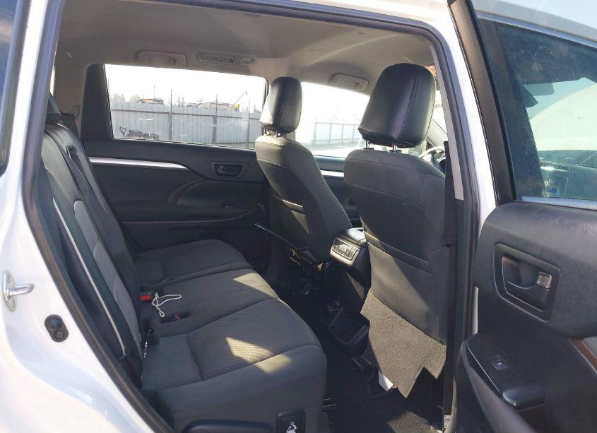 Photo 8 of 2019 Toyota Highlander HYBRID LE (VIN 5TDBGRFH1KS059144)