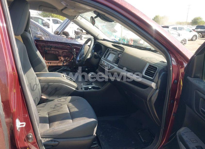 Photo 5 of 2017 Toyota Highlander HYBRID LE (VIN 5TDBGRFH8HS035433)