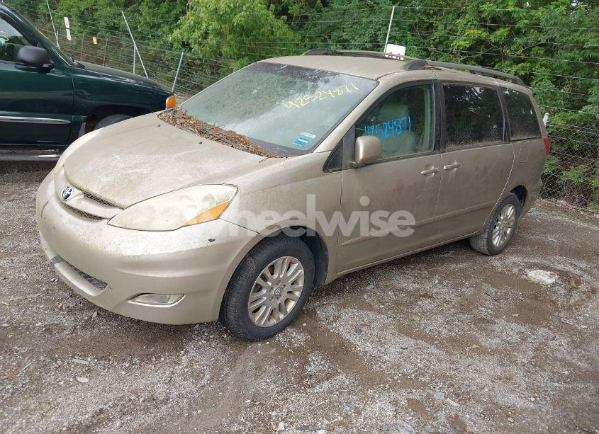 Photo 2 of 2007 Toyota Sienna XLE (VIN 5TDBK22C17S007746)