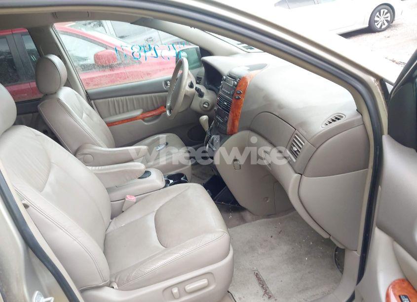 Photo 5 of 2007 Toyota Sienna XLE (VIN 5TDBK22C17S007746)