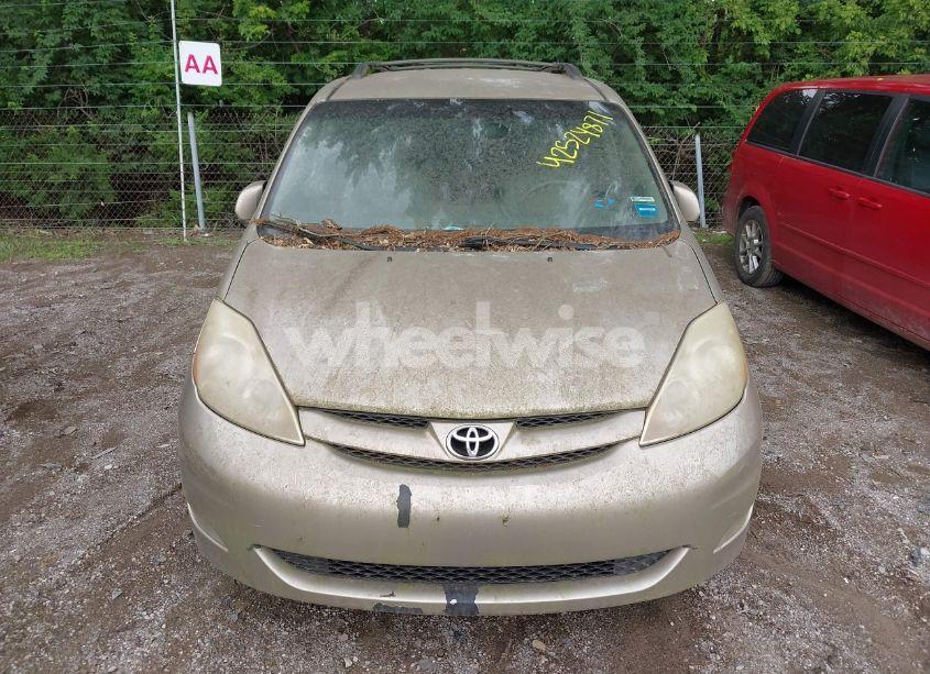 Photo 6 of 2007 Toyota Sienna XLE (VIN 5TDBK22C17S007746)