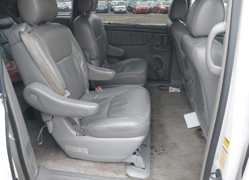 Photo 8 of 2008 Toyota Sienna LIMITED (VIN 5TDBK22C18S020255)
